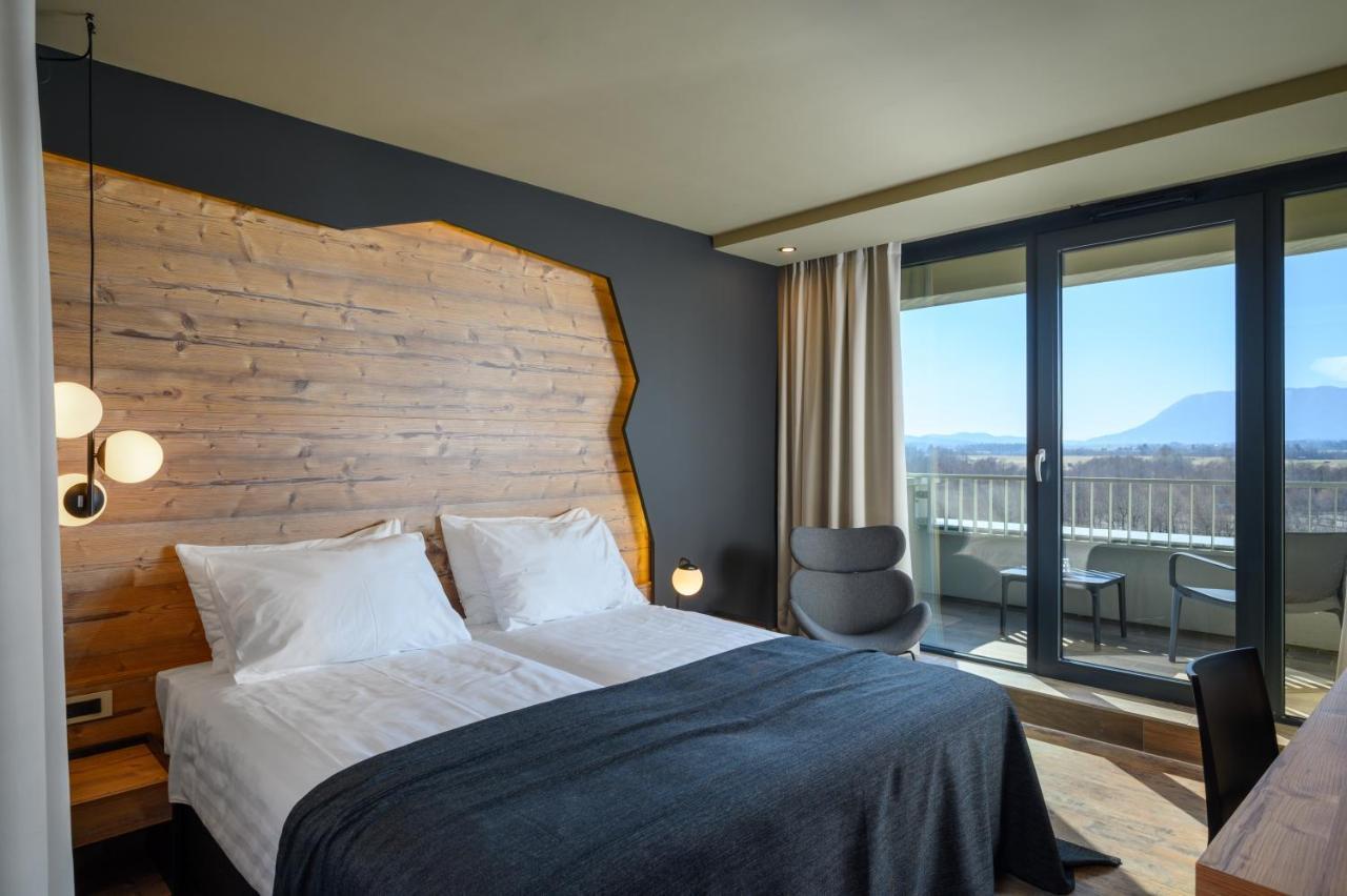 Hotel Cave Jama 4*