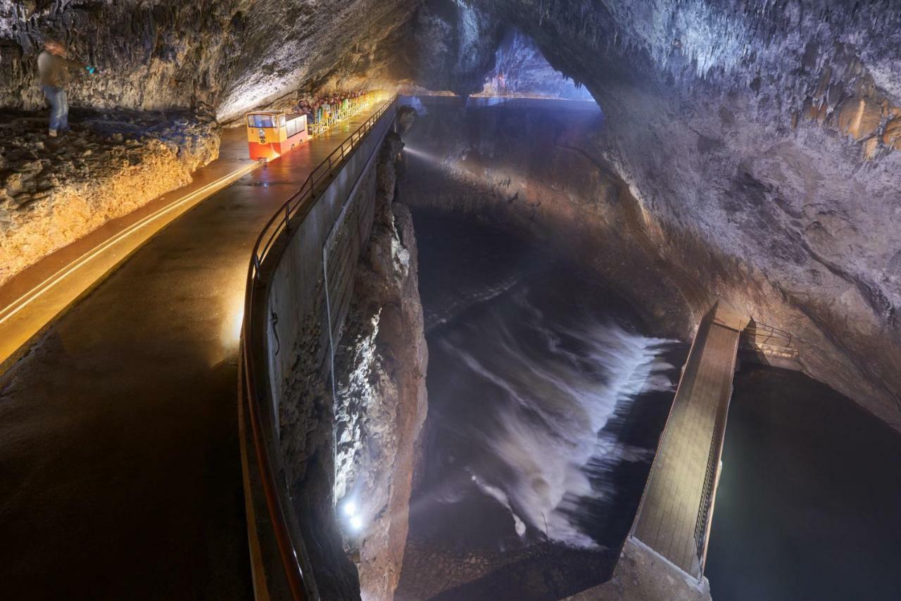 Hotel Cave Jama 4*